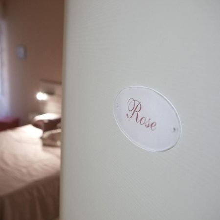 La Casa Di Alje Hotel เนเปิลส์ ภายนอก รูปภาพ