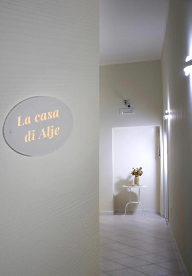 La Casa Di Alje Hotel เนเปิลส์ ภายนอก รูปภาพ